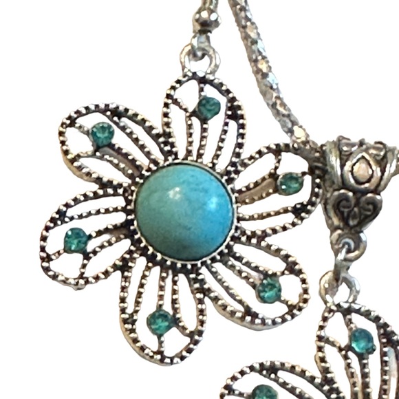 Vintage Style Turquoise Flower Necklace and Earrings 3 Piece Set - Picture 2 of 6